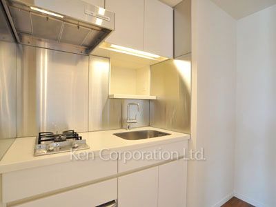 Kitchen ※Photo of the same layout on 11 floor. Decoration and fixture may differ.