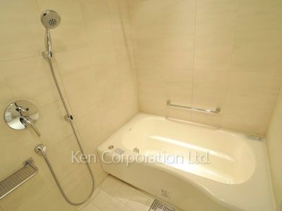 Bath ※Photo of the same layout on 11 floor. Decoration and fixture may differ.