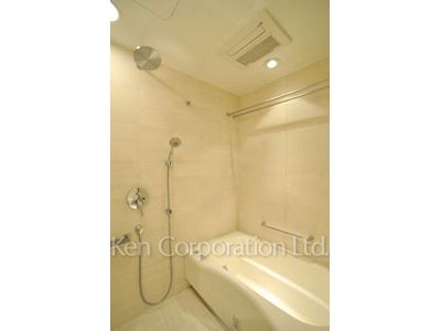 Bath ※Photo of the same layout on 11 floor. Decoration and fixture may differ.