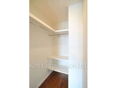 Walk-In Closet ※Photo of the same layout on 11 floor. Decoration and fixture may differ.