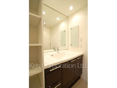 Powder Room ※Photo of the same layout on 4 floor. Decoration and fixture may differ.