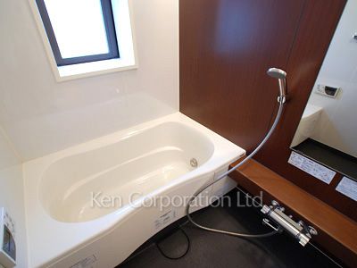 Bath ※Photo of the same layout on 4 floor. Decoration and fixture may differ.