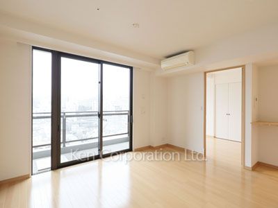 Living-Dining ※Photo of the same layout on 11 floor. Decoration and fixture may differ.