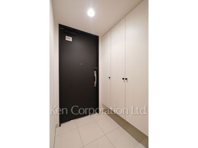 Entrance ※Photo of the same layout on 11 floor. Decoration and fixture may differ.