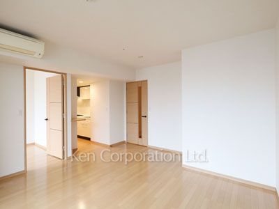 Living-Dining ※Photo of the same layout on 11 floor. Decoration and fixture may differ.