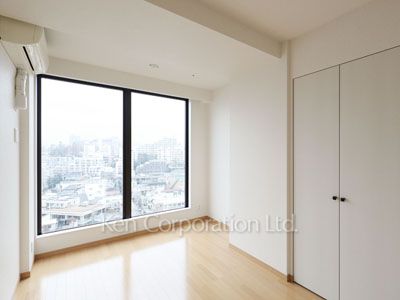 Bedroom ※Photo of the same layout on 11 floor. Decoration and fixture may differ.