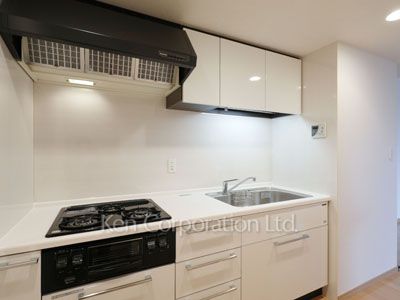 Kitchen ※Photo of the same layout on 11 floor. Decoration and fixture may differ.