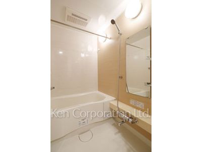 Bath ※Photo of the same layout on 11 floor. Decoration and fixture may differ.