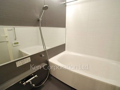 Bath ※Photo of the same layout on 4 floor. Decoration and fixture may differ.