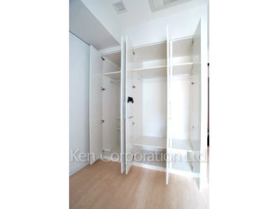 Closet ※Photo of the same layout on 4 floor. Decoration and fixture may differ.