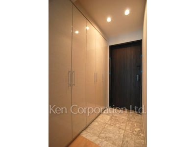 Entrance ※Photo of the same layout on 4 floor. Decoration and fixture may differ.