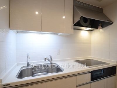 Kitchen ※Photo of the same layout on 5 floor. Decoration and fixture may differ.