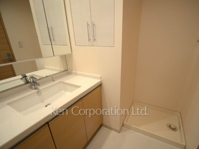 Powder Room ※Photo of the same layout on 5 floor. Decoration and fixture may differ.