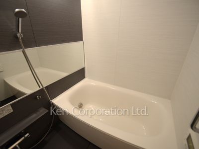 Bath ※Photo of the same layout on 5 floor. Decoration and fixture may differ.