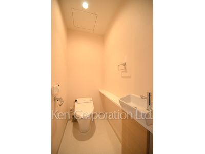 Lavatory ※Photo of the same layout on 5 floor. Decoration and fixture may differ.