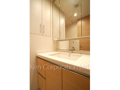 Powder Room ※Photo of the same layout on 3 floor. Decoration and fixture may differ.