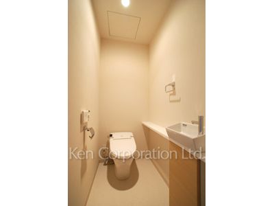 Lavatory ※Photo of the same layout on 3 floor. Decoration and fixture may differ.
