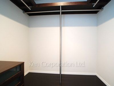 Walk-In Closet ※Photo of the same layout on 18 floor. Decoration and fixture may differ.