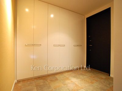 Entrance ※Photo of the same layout on 18 floor. Decoration and fixture may differ.
