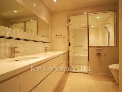 Powder Room ※Photo of the same layout on 18 floor. Decoration and fixture may differ.