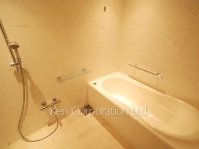 Bath ※Photo of the same layout on 18 floor. Decoration and fixture may differ.