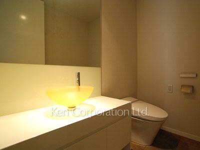 Lavatory ※Photo of the same layout on 18 floor. Decoration and fixture may differ.