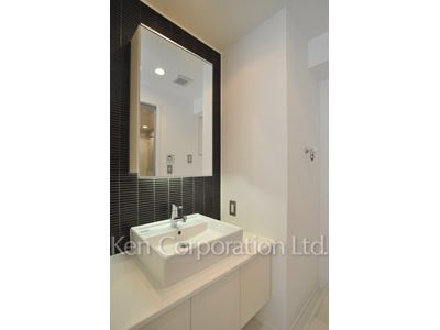Powder Room ※Photo of the same layout on 2 floor. Decoration and fixture may differ.