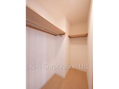 Walk-In Closet ※Photo of the same layout on 4 floor. Decoration and fixture may differ.