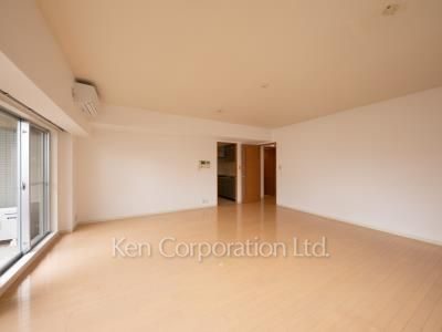 Living-Dining ※Photo of the same layout on 4 floor. Decoration and fixture may differ.