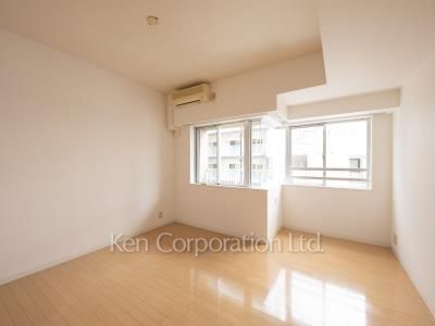 Bedroom ※Photo of the same layout on 4 floor. Decoration and fixture may differ.
