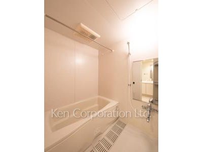 Bath ※Photo of the same layout on 4 floor. Decoration and fixture may differ.