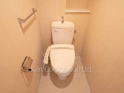 Lavatory ※Photo of the same layout on 4 floor. Decoration and fixture may differ.