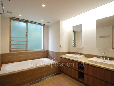 Bath ※Photo of the same layout on B1 floor. Decoration and fixture may differ.