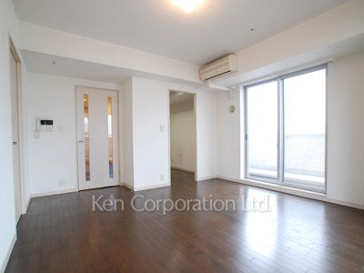 Living-Dining ※Photo of the same layout on 11 floor. Decoration and fixture may differ.