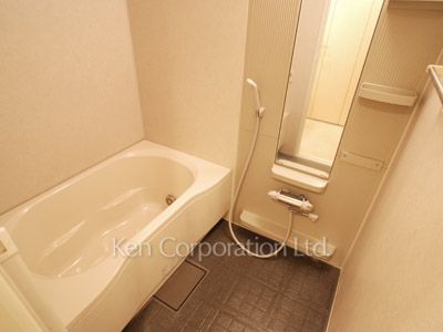 Bath ※Photo of the same layout on 11 floor. Decoration and fixture may differ.