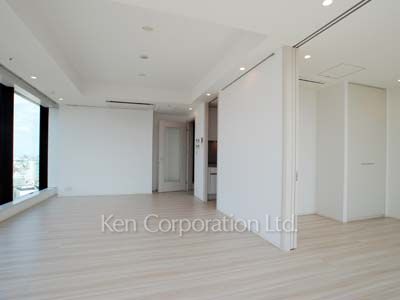 Living-Dining ※Photo of the same layout on 28 floor. Decoration and fixture may differ.
