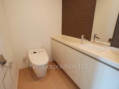 Lavatory ※Photo of the same layout on 28 floor. Decoration and fixture may differ.