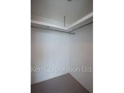 Closet ※Photo of the same layout on 28 floor. Decoration and fixture may differ.