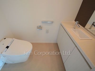 Lavatory ※Photo of the same layout on 22 floor. Decoration and fixture may differ.
