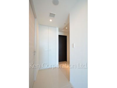 Entrance ※Photo of the same layout on 22 floor. Decoration and fixture may differ.