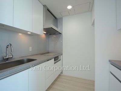 Kitchen ※Photo of the same layout on 22 floor. Decoration and fixture may differ.