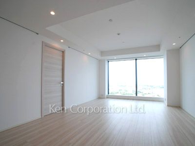 Living-Dining ※Photo of the same layout on 32 floor. Decoration and fixture may differ.
