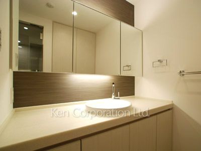 Powder Room ※Photo of the same layout on 32 floor. Decoration and fixture may differ.
