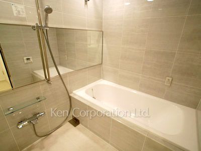 Bath ※Photo of the same layout on 32 floor. Decoration and fixture may differ.