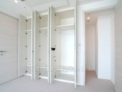 Closet ※Photo of the same layout on 32 floor. Decoration and fixture may differ.