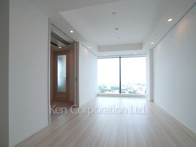 Living-Dining ※Photo of the same layout on 28 floor. Decoration and fixture may differ.