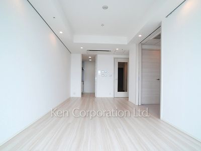 Living-Dining ※Photo of the same layout on 28 floor. Decoration and fixture may differ.