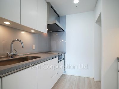 Kitchen ※Photo of the same layout on 28 floor. Decoration and fixture may differ.