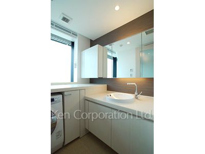 Powder Room ※Photo of the same layout on 28 floor. Decoration and fixture may differ.