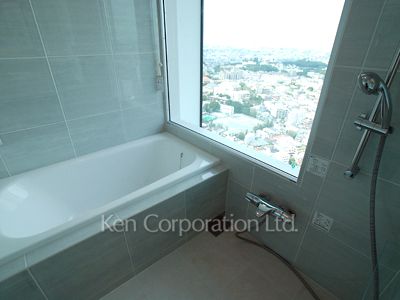 Bath ※Photo of the same layout on 28 floor. Decoration and fixture may differ.